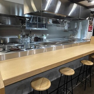 目の前で豪快に焼き上げる臨場感を満喫