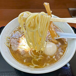 肉煮干中華そば 鈴木ラーメン店 - 胡椒のスパイシーな風味が、スープに良く合います