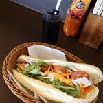 Banh Mi Ngon Ngon - 具は大きくとてもボリューミー