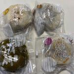 岩井屋 - 愛彩は４種類のいわい餅の入ったセットです。
       