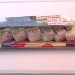 とれとれ市場 鮮魚コーナー - さんま押し寿司(380円)