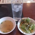コカレストラン - ・ランチ、スープとサラダ