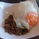 コカレストラン - ・ランチ、豚挽き肉のバジル炒めご飯