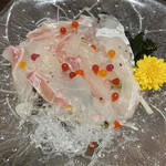 月屋 - 桜鯛のトリュフオイルカルパッチョ。