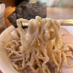 ケンチャンラーメン - 特徴的な極太麺