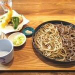 蕎麦 OTAFUKU - 天ざる(海老と野菜) 味比べ(白と黒)