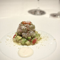 パトゥ - しまえびやアボカドのコクに、レフォールやバーブの爽やかさ。総じて味わいの偏りがないので親しみやすい。
                    茄子の焼いた香りも、いい奥行き。