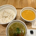 Soup Stock Tokyo - カシューナッツのホッダ（スリランカ風ココナッツカレー）、
                        緑の野菜と岩塩のスープ、ごはん（普通サイズ）