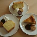 CAFE minorite - シフォンケーキ（プレーン味）300円/パウンドケーキ（プレーン）300円/チーズケーキ　400円