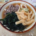 Teuchi Yamamoto Udon - 相方のわかめうどんに肉トッピング。ワカメの味が美味しいとのことです！