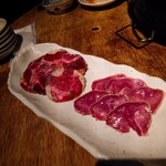 Horumon Shinchan - 牛と豚のタン食べ比べ
