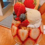 Parfait de Merrily - 国産いちごのパフェ