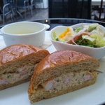 アートコンプレックスカフェ - 海老とツナのサンドイッチ