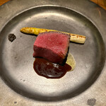 トムクリオーザ - 薪焼きした黒毛和牛ヒレ肉　ホワイトアスパラ