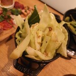 ワインの酒場。ディプント - アンチョビキャベツ