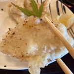 四季のご馳走や 和 - 鶏天はカラリッと揚がっており
                                レモンを搾り掛けていただき
                                淡白でアッサリした味わい