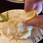 四季のご馳走や 和 - 鶏天にレモンを搾り掛けて