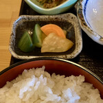 四季のご馳走や 和 -  ツナ&ミニトマト和え. 漬物.白飯(大盛？)