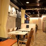 II Cugino cafe - 店内はゆったりとした空間になっています。