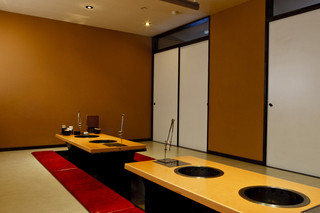 Sumiyaki Dainingu Chikaki - 1階個室。3世帯のご家族にも人気のお部屋。