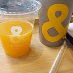アンドコーヒーメゾンカイザー - ホット珈琲と丸絞りオレンジジュース（3個)