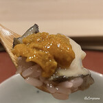 御料理 寺沢 - 煮鮑と海胆の桜餅風の飯蒸し