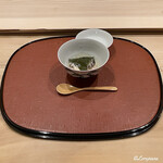 御料理 寺沢 - 煮鮑と海胆の桜餅風の飯蒸し