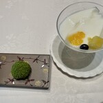 中国料理 梨杏 - 濃厚杏仁豆腐 ・静岡県産抹茶風味のココナッツ団子