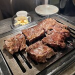 Yakiniku Horumon Sakaba Toroniku - ヤリ過ぎ大判ハラミ。美味し。