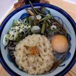 Ekisoba Sekiguchi - てんぷら 440円、トッピング たまご 60円、山菜 60円(税込)。