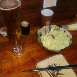 チキンボーイ - 生ビールとサービスのキャベツ