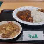 大衆食堂 半田屋 サッポロファクトリー前店 - ライスカレーとかつ煮