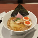 酒肴場 屯 - 津軽煮干し中華蕎麦（味玉入り）¥900