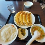 銀座天龍 - 餃子定食(8個)　2段に重なって4個に見える(笑)