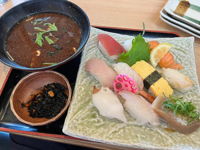 Uoteru Suisan Seafood Resutoran Hachio Shinkecho Ten