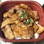 鉄板居酒屋 明香苑 - 肉増しのピリ辛豚丼