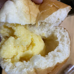 ケーワン - クリームパンを割ったところ