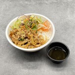 米粉の細麺と豚肉の冷つけ麺（ブンチャー）