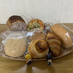 天然こうぼぱん とことこ - 鬼滅の柱を従えての、パン達の勇姿(*'▽'*)