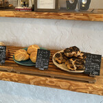 天然こうぼぱん とことこ - 2種類有ったシミット、クルミ入りは、嫁さんがNGT^T