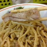 ラーメン二郎 - サクッと切れる