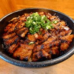 炭焼豚丼 豚野郎 - 