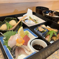 萌えぎ - 刺身も新鮮！焼き魚に茄子の味噌田楽、サバ寿司、天ぷら、つみれのみぞれ煮