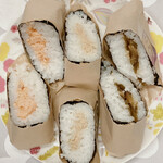 はちや - 左から、鮭、大人のツナマヨ、しいたけ昆布
