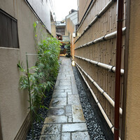 モリタ屋 木屋町店 - 入口の路地