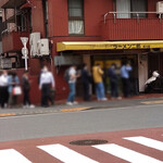ラーメン二郎 - 今日は混んでる方でした