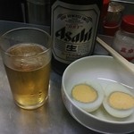 中華そば みたか - 茹で玉子50円にスーパードライ500円。合計1000円。千べろです。