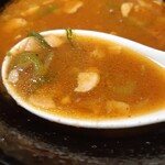 中華蕎麦 ひら井 - 辛みのスープ　ガーリックチップとネギが最&高