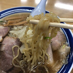 味の三平 - 札幌王道の中太縮れ麺