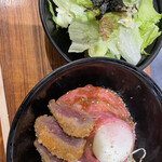 ローストビーフ丼 やまと イオンモール高崎フードコート - ローストビーフ丼牛カツ添えとチョレギサラダ